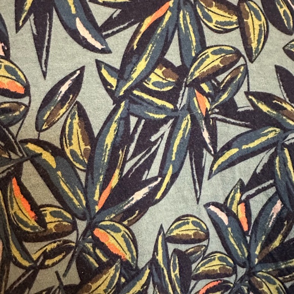 Men's Green Leaf Print T-Shirt - Picture 2 of 3